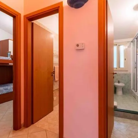 Freshly Renovated ! Split